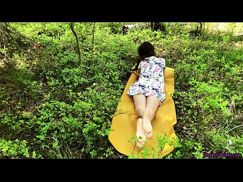 ❤️ Vreemdeling op Tinder masturbeer my poes en naai passievol in die bos ️ Fok video by ons ﹏